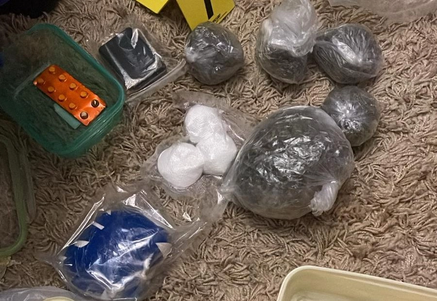 Uprava policije MUP TK - U pretresu pronađena opojna droga, dvije osobe iz Lukavca lišene slobode